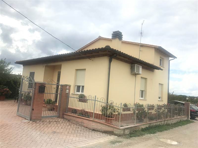 Casa indipendente in vendita 5 Stanze da letto a Castiglione Del Lago