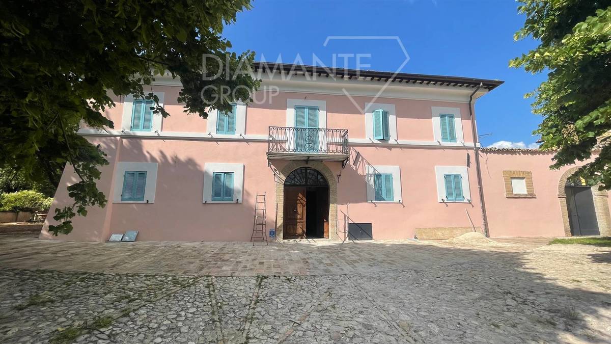 Villa in vendita 7 Stanze da letto a Spoleto