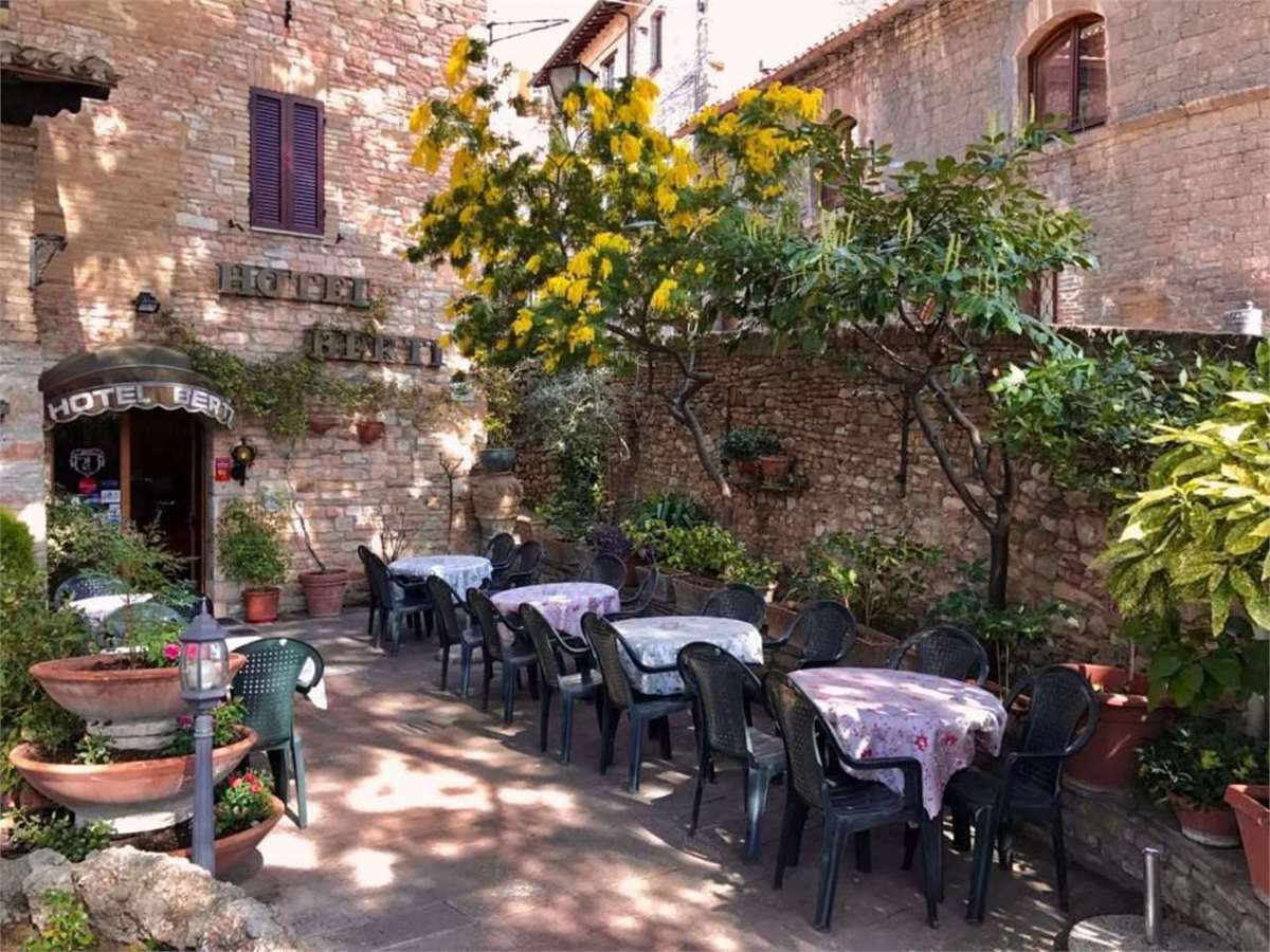 Immobile commerciale in vendita a Assisi