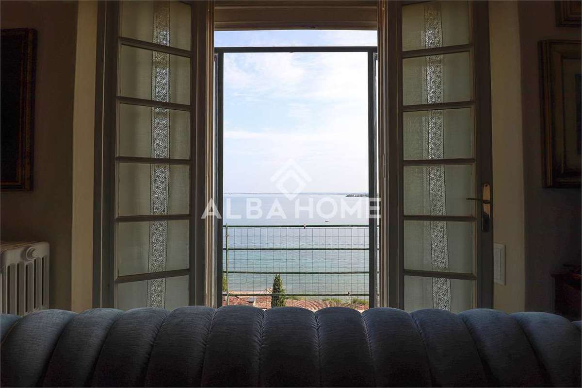 Villa in vendita 6 Stanze da letto a Padenghe Sul Garda