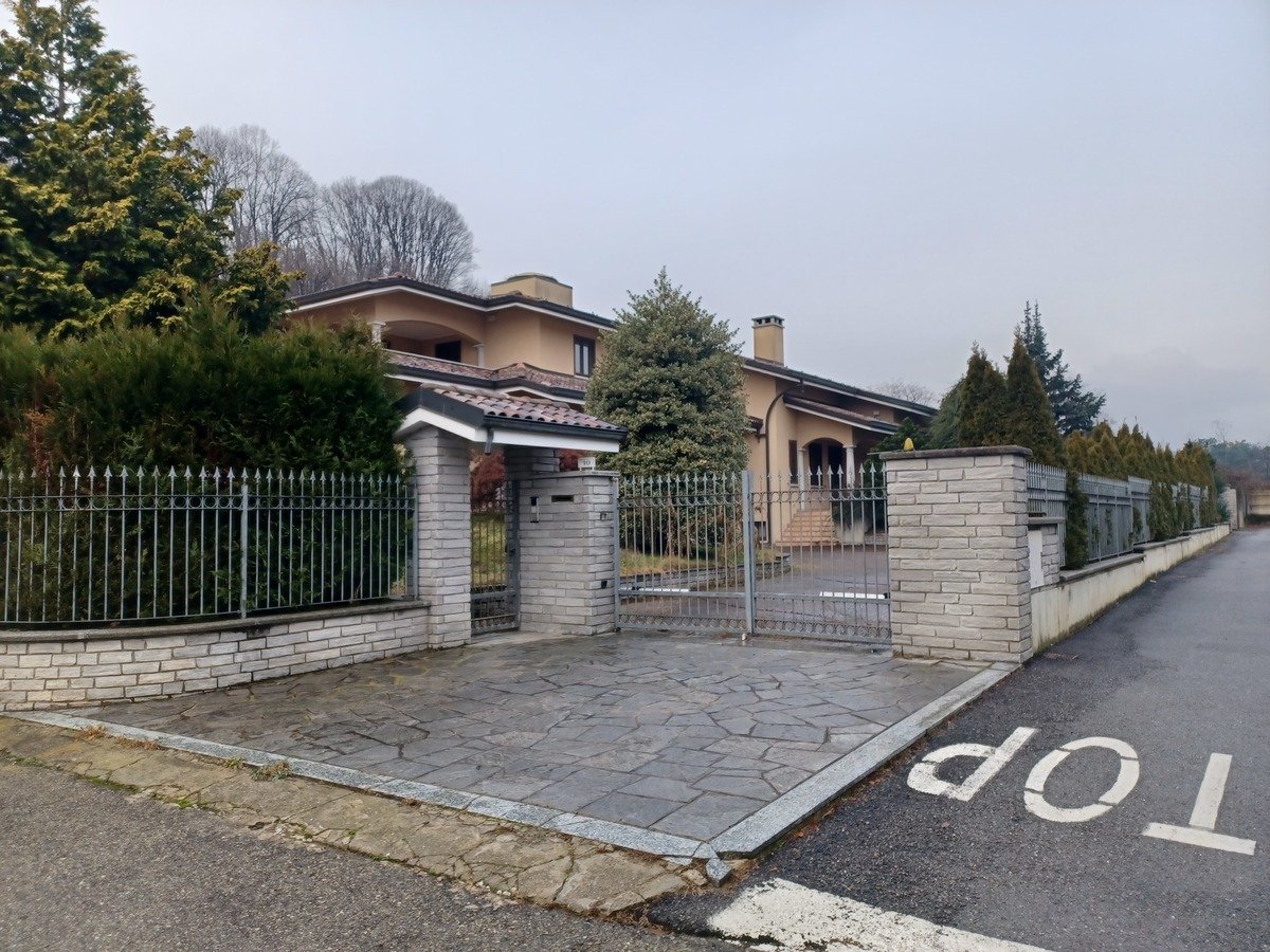 Villa in vendita 4 Stanze da letto a Gozzano