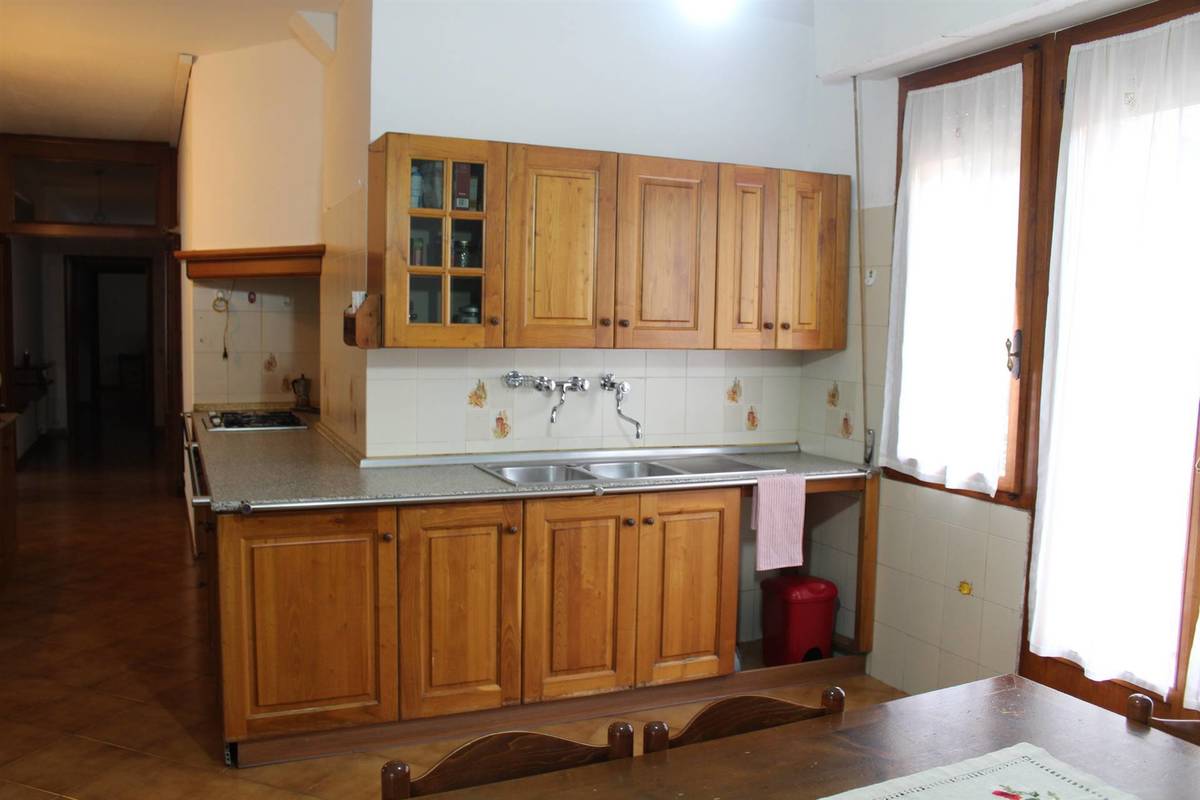 Casa in vendita 7 Stanze da letto a Monteroni D'arbia