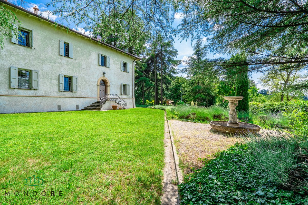 Villa in vendita 5 Stanze da letto a Sasso Marconi