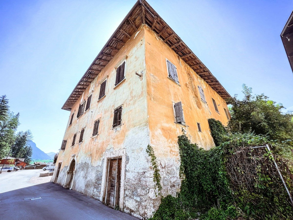 Casa indipendente in vendita 10 Stanze da letto a Comano Terme