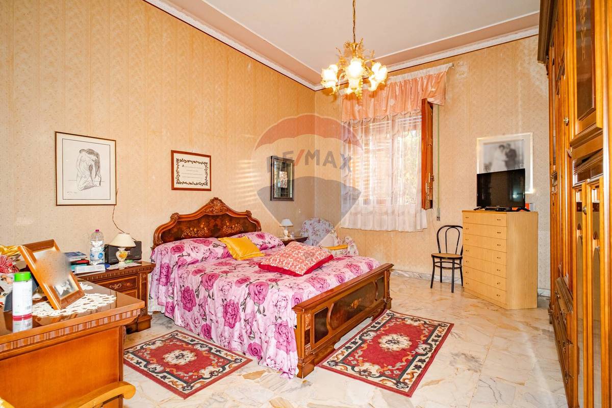 Casa indipendente in vendita 8 Stanze da letto a Catania