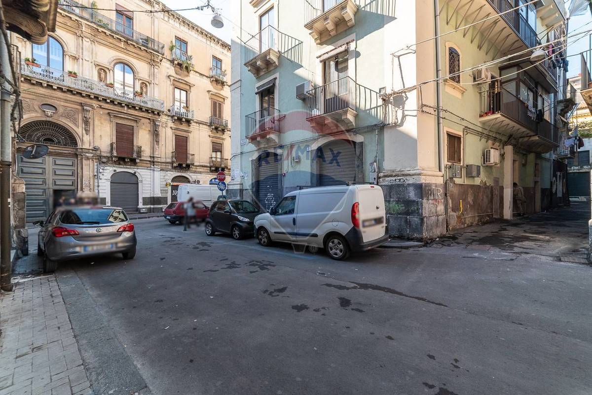 Casa indipendente in vendita 7 Stanze da letto a Catania