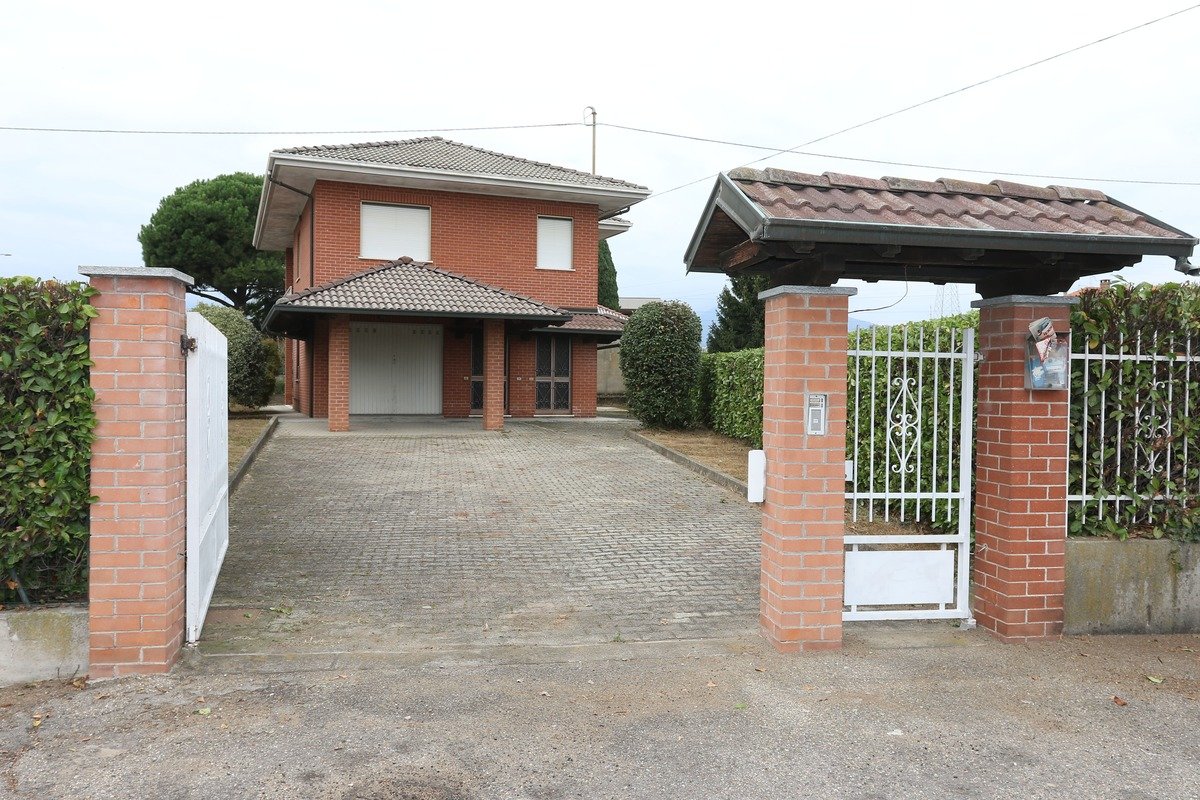 4 Bedrooms Detached house for sale in Candelo [664414] Gateaway®