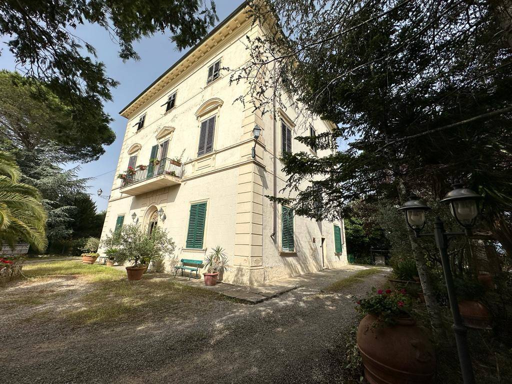 Villa in vendita 6 Stanze da letto a Fauglia