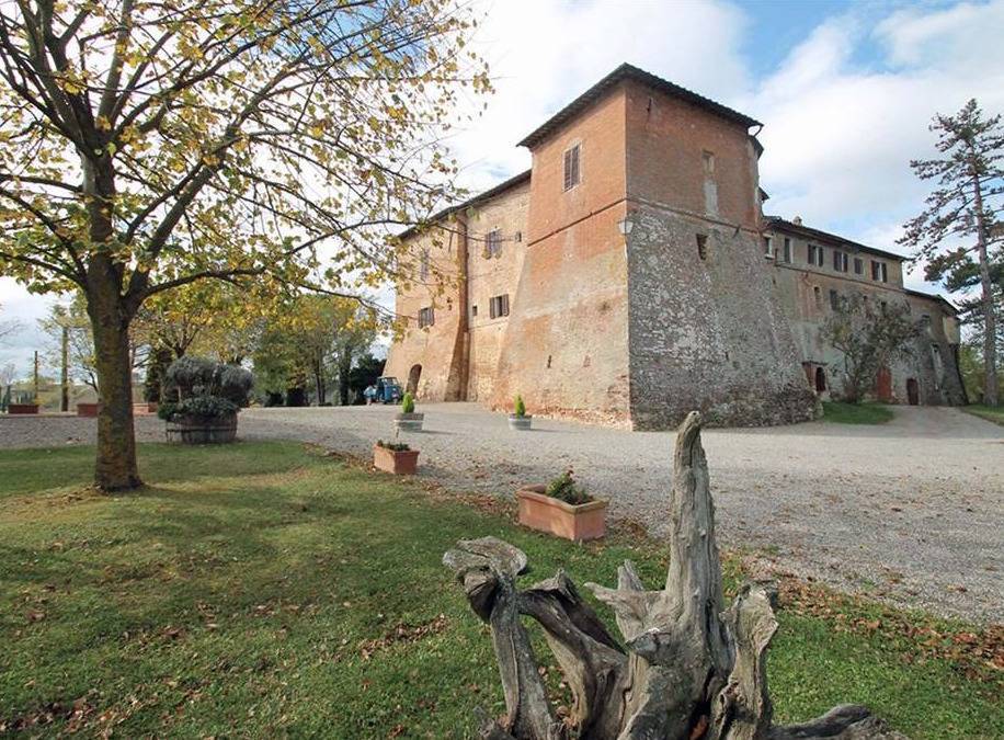 Castello in vendita 19 Stanze da letto a Siena