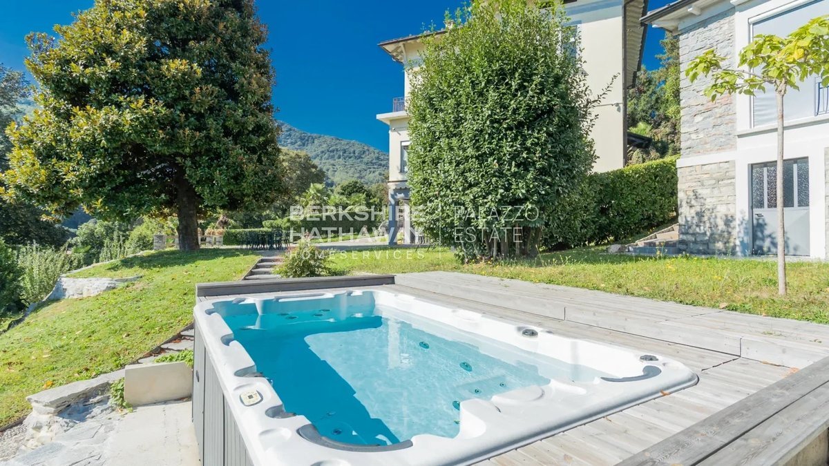 Villa in vendita 8 Stanze da letto a Como