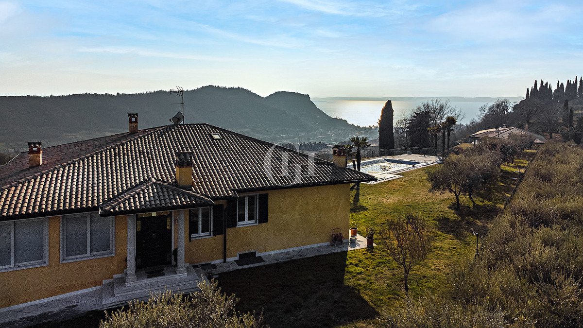 Villa in vendita 6 Stanze da letto a Costermano Sul Garda