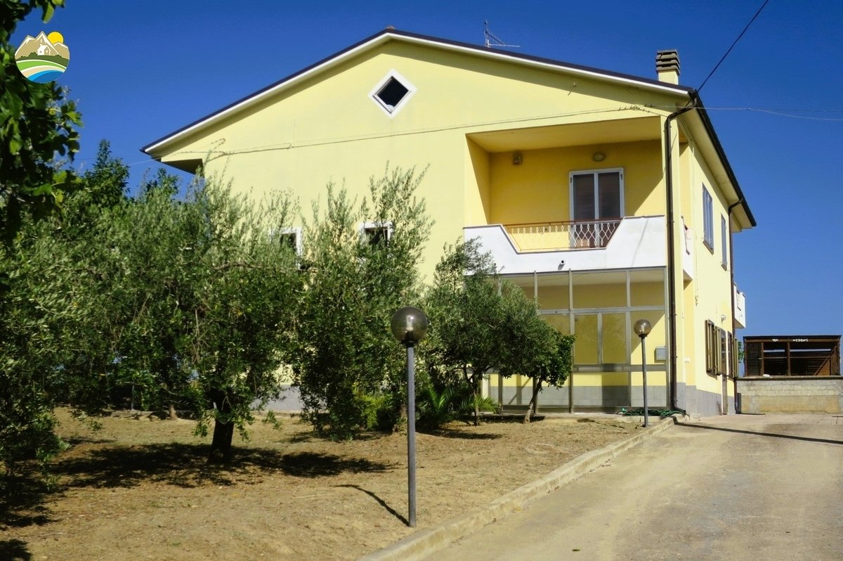 Casa di campagna in vendita 5 Stanze da letto a Montefino