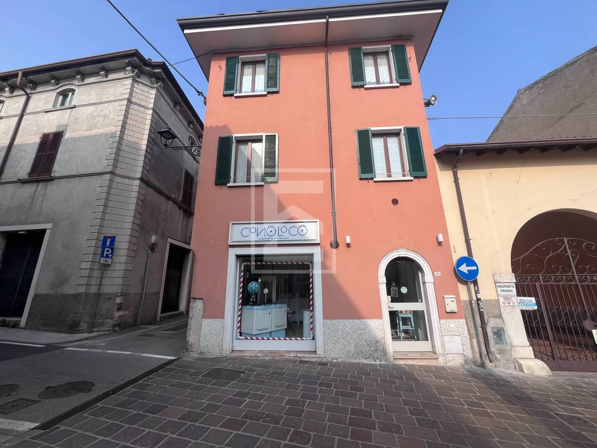 Immobile commerciale in vendita a Desenzano Del Garda
